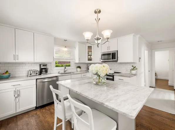 60 Potomac St, West Roxbury, MA 02132