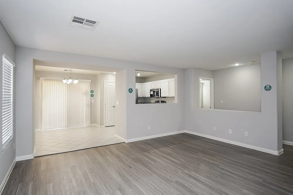 3 bed, 2.0 bath, 1261 sqft, $2,075 — Photo 3