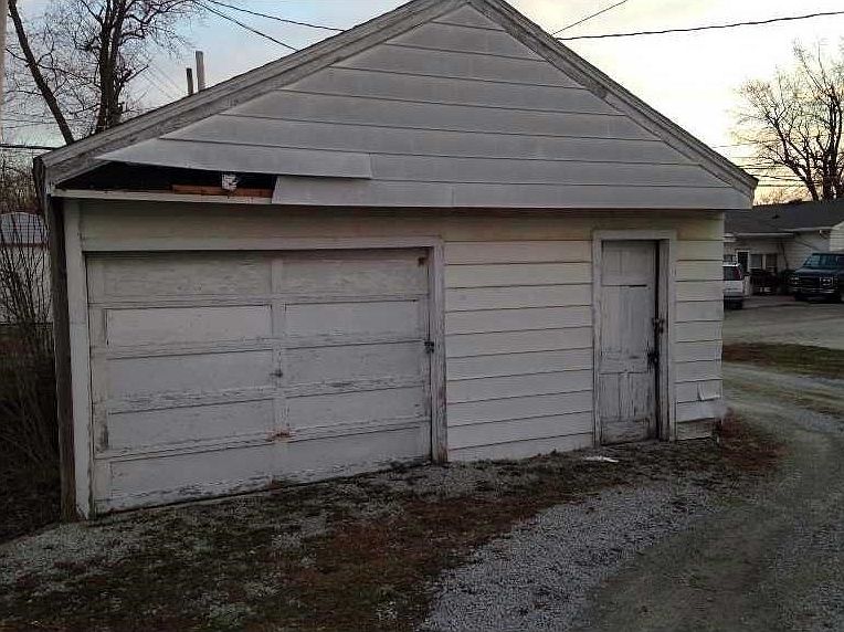 2nd image of 109 W 38th St