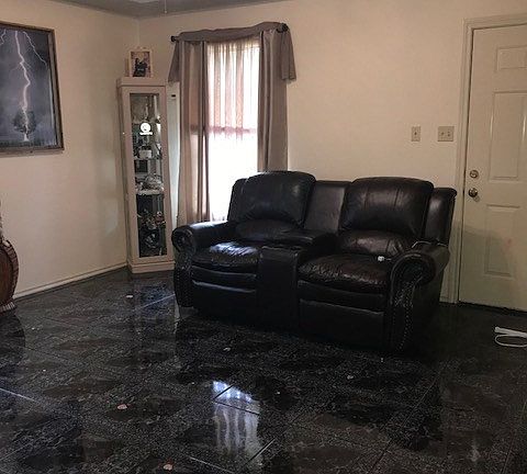 5th image of 500 Ebony Ave