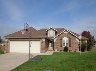 1343 W Durham Cir, Nixa, MO 65714