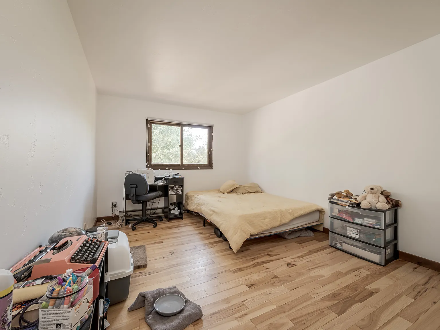2 bed, 1.5 bath, 968 sqft, $3,000 — Photo 2