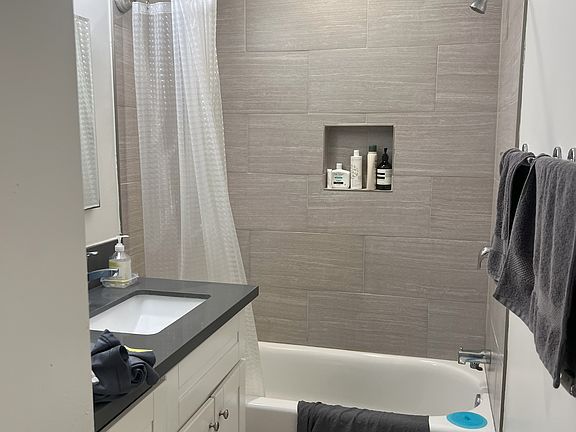 5th image of 925 W 30th St APT 3