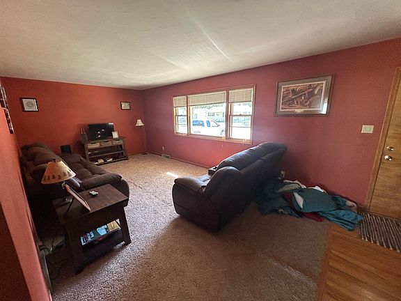 3rd image of 216 Rose Ave