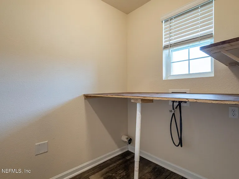 2446 Oak Stream Dr — Photo 8