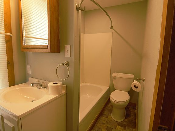 4th image of 626 Lakeview Dr