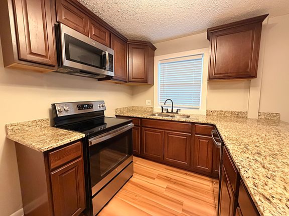 3rd image of 239 Moreland Way