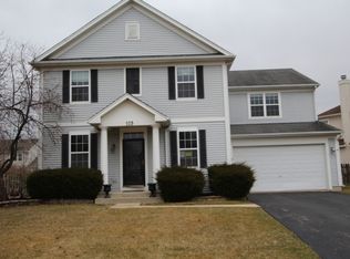 215 Foxford Dr, Cary, IL 60013