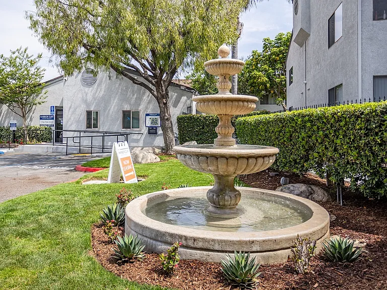 Harbor Cliff Apartments — Photo 8