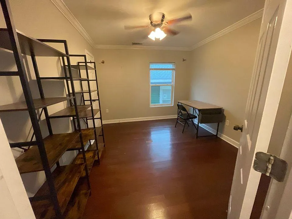 629 E Henry St — Photo 3