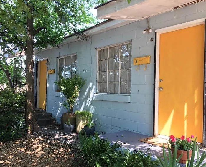 220 Little St SE — Photo 1
