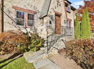 34 Valleywood Rd, Cos Cob, CT 06807