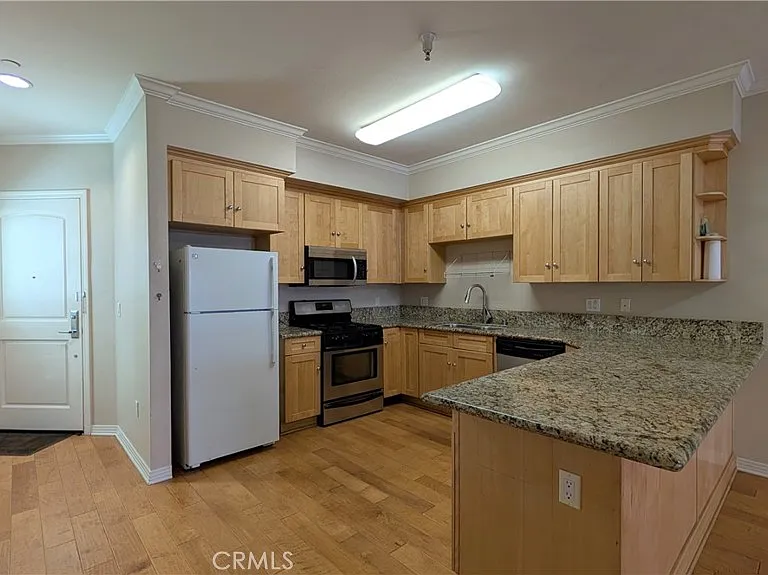 214 S Alexandria Ave #102 — Photo 1