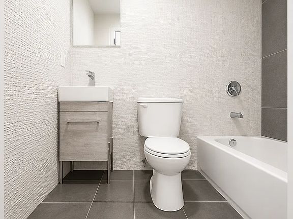 4th image of 805 Quincy St #5