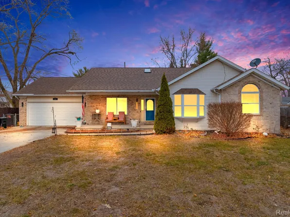 2215 Hancock St, Port Huron, MI 48060