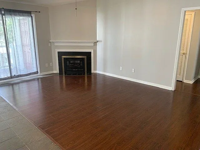 129 W Victoria Ct #E — Photo 9