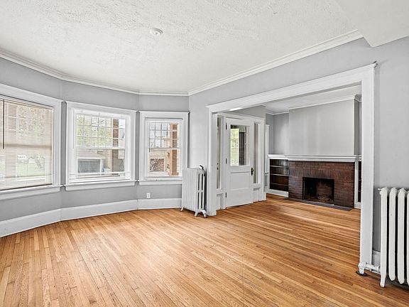 2nd image of 2118 E Linnwood Ave