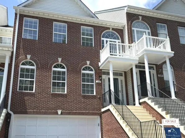 5287 Ballycastle Cir, Alexandria, VA 22315