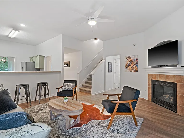 1174 Whitten Rd — Photo 4