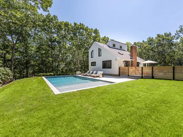 https://photos.zillowstatic.com/fp/e87e29897d0ea61f1b02115ccd68d895-p_e.webp