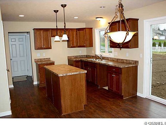 3rd image of 51 Groundsel Dr