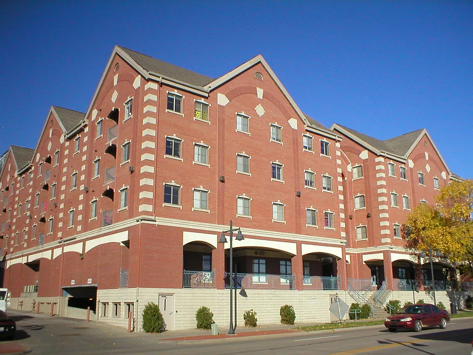 325 E College St #1634