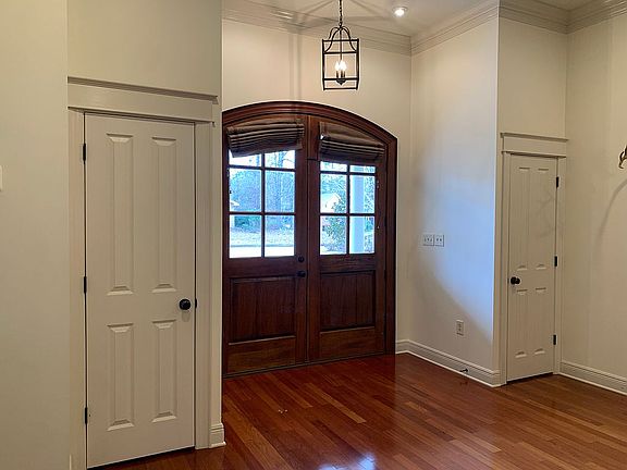 4th image of 1202 Sandalwood Dr