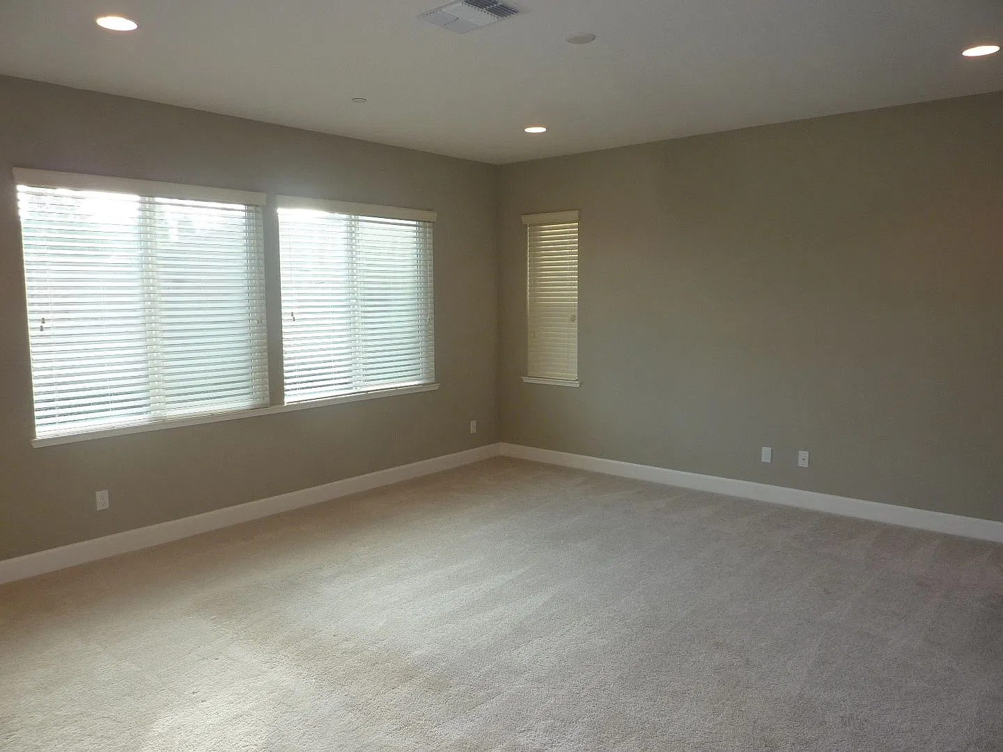 Beautiful 3-Bedroom, 2 Story Home in a Great Folsom Neighborhood — Photo 3