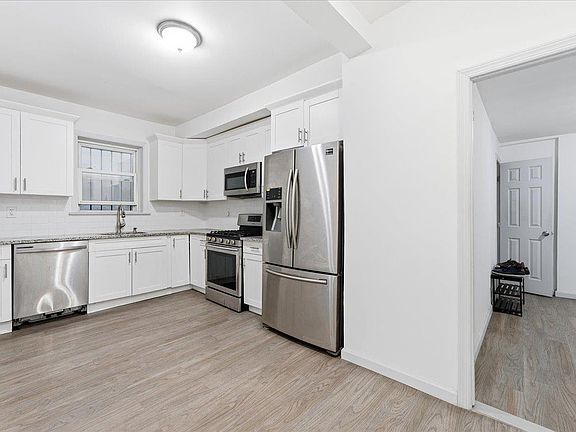 4th image of 78 Logan Ave