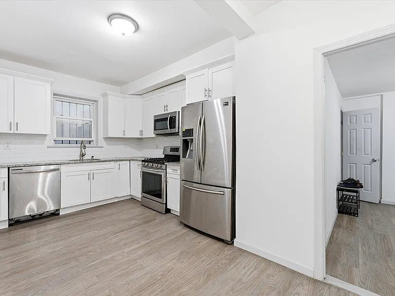 78 Logan Ave — Photo 4
