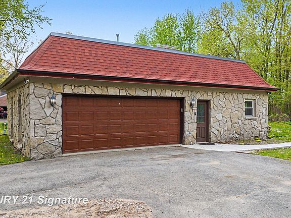3rd image of 3463 Highland Dr