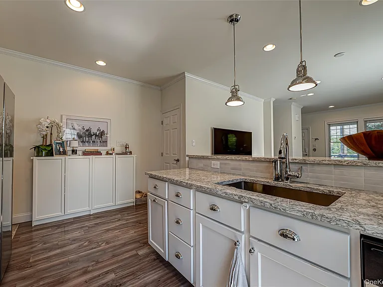 7 Nathan Hale Dr #A — Photo 10