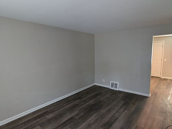 3rd image of 1334 20th St NE #1340