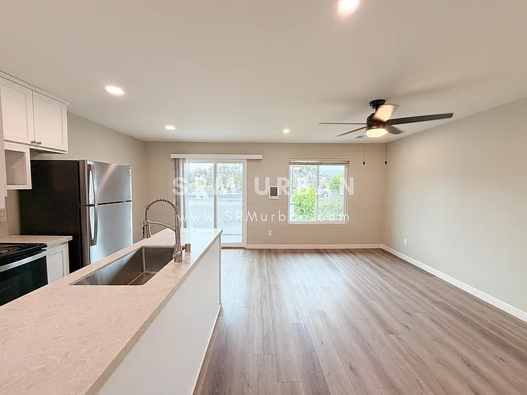 959 Vine St #14 — Photo 6