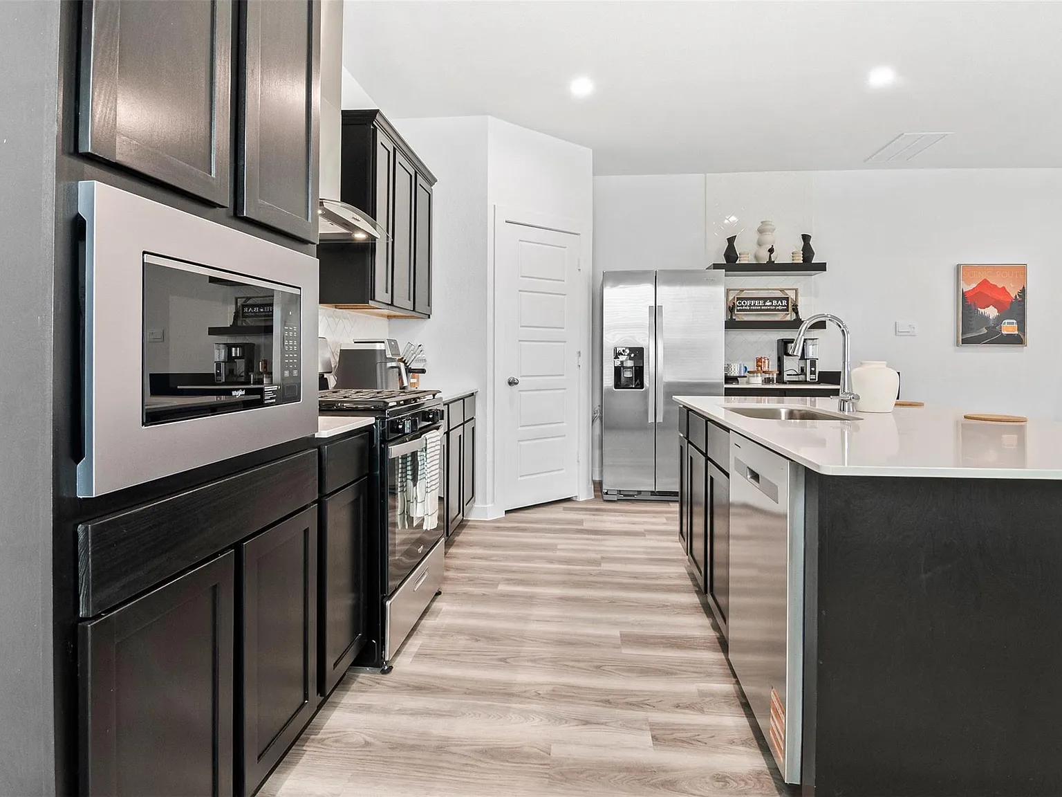 4 bed, 2.5 bath, 2166 sqft, $2,900 — Photo 3