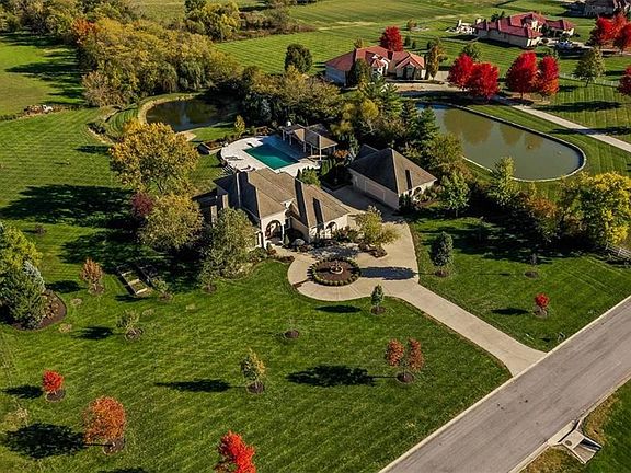 3rd image of 9817 S Stonehaus Dr
