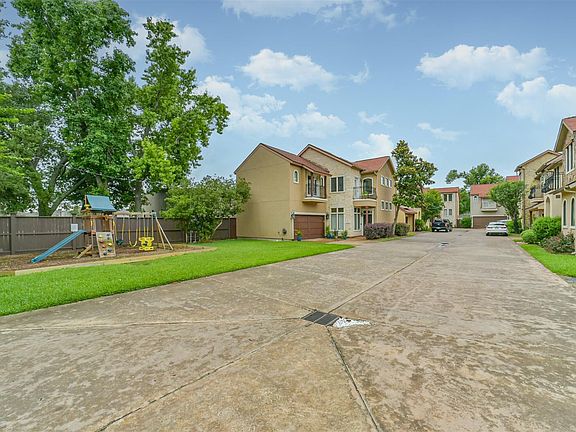 2nd image of 11025 Robin Hood Ct