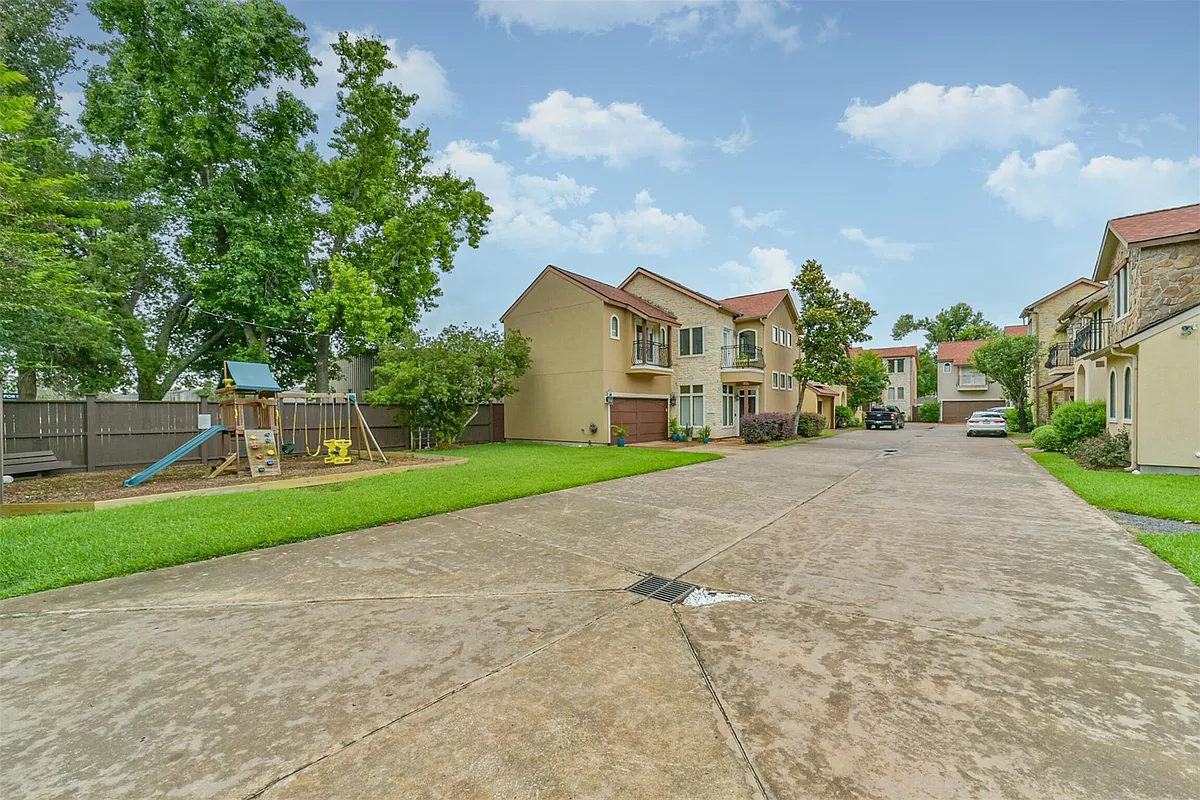 Building Photo - 11025 Robin Hood Ct