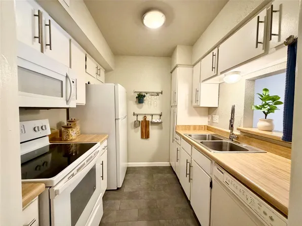 4639 Wild Indigo St APT 463, Houston, TX 77027