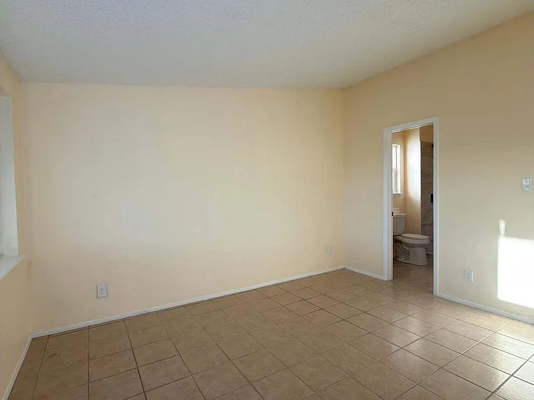 2121 Lake Omega St — Photo 13