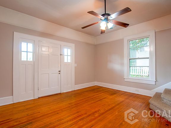 4th image of 925 Greenwood Ave NE APT A