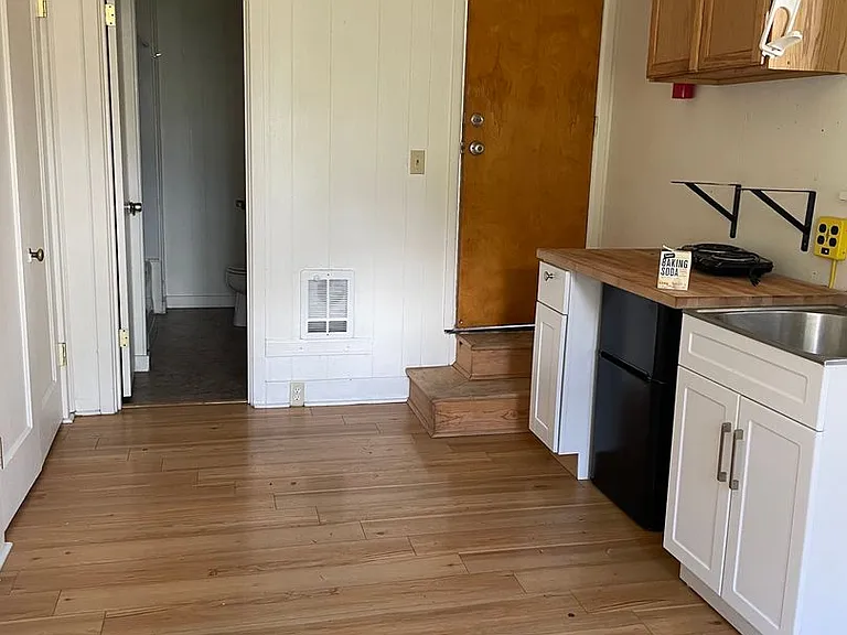 604 NW 4th St — Photo 2
