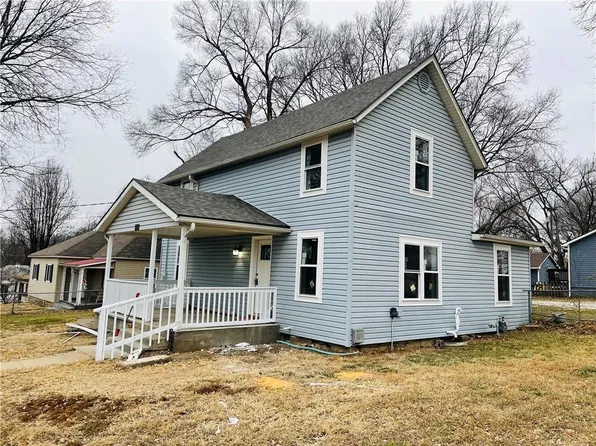 313 E Kay St, Lansing, KS 66043