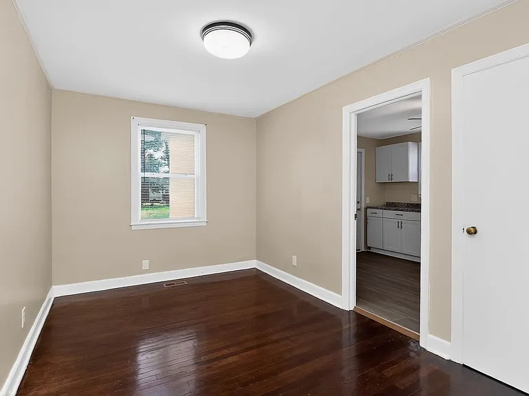 1011 Lomond Ave — Photo 8