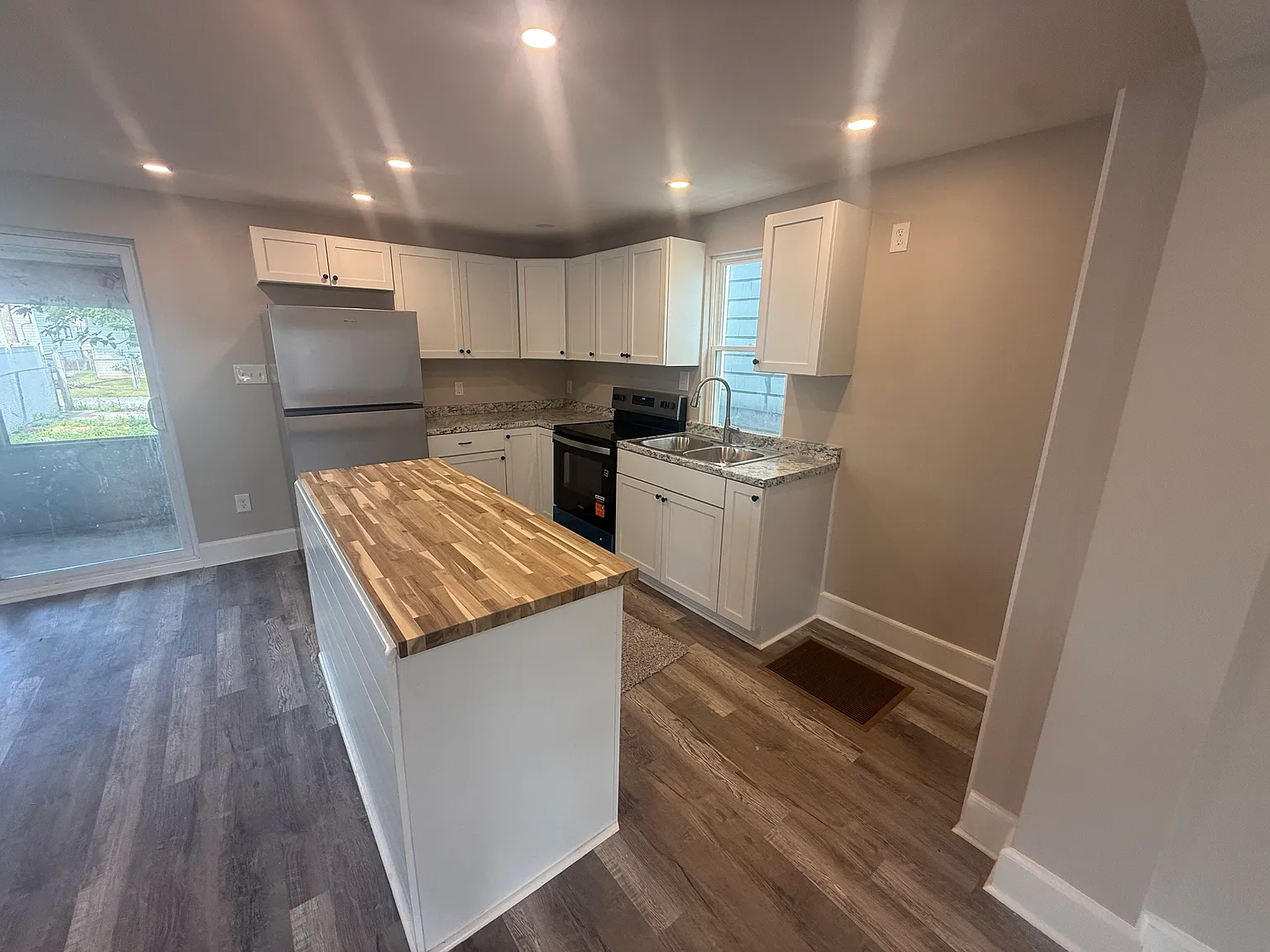 3 bed, 936 sqft, $1,750 — Photo 4