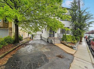 1111 Farm Rd, Secaucus, NJ 07094