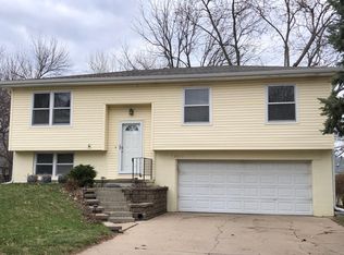 13011 Taylor Cir, Omaha, NE 68164