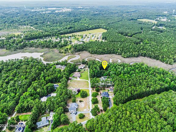 4th image of 19 Oyster Point Ln