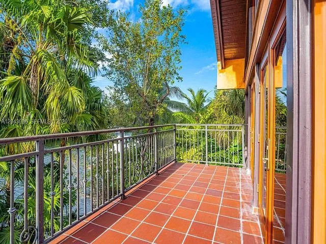 6960 Mira Flores Ave — Photo 4
