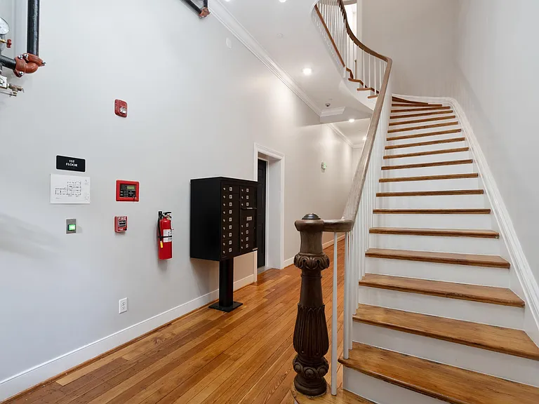 18 W Madison St #401 — Photo 1